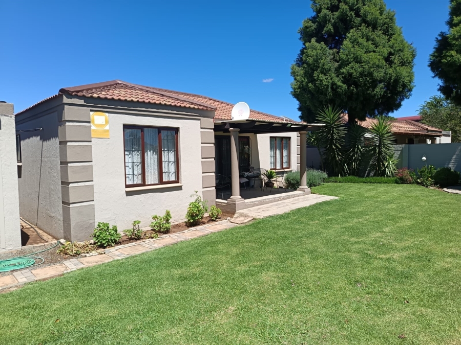3 Bedroom Property for Sale in Langenhovenpark Free State